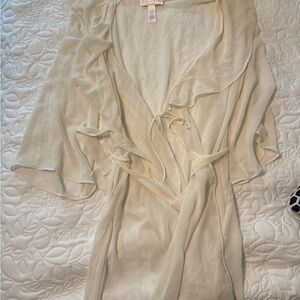 Oscar de la Renta Cream Wrap Robe with Flowy Sleeves